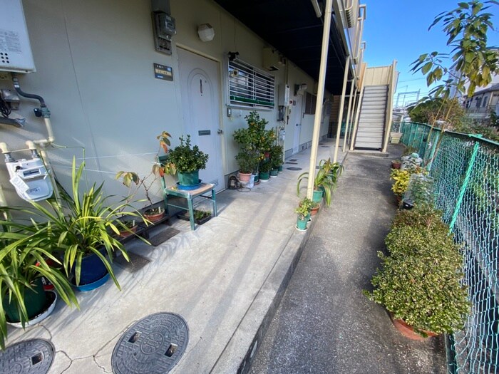 物件外観写真3　(エントランス部分)