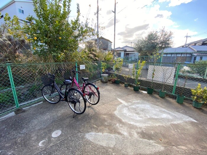 物件外観写真5　(駐輪場)
