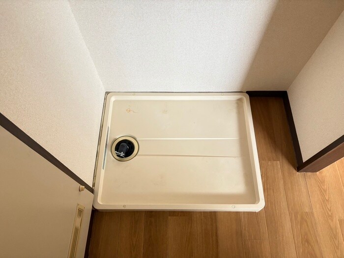 物件内観写真12　(洗濯機置場)