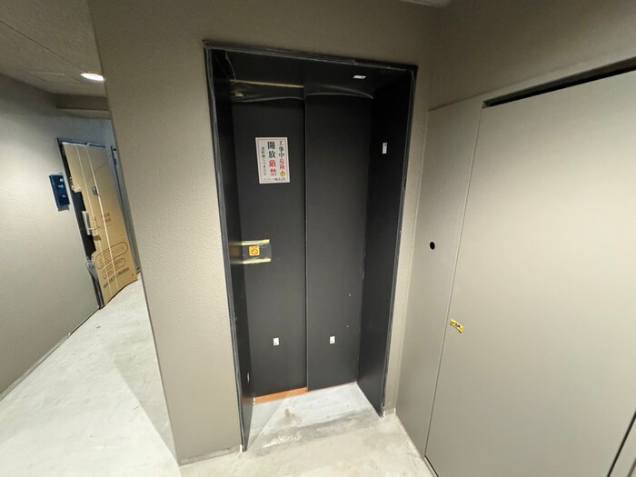 物件外観写真6　(エントランス部分)