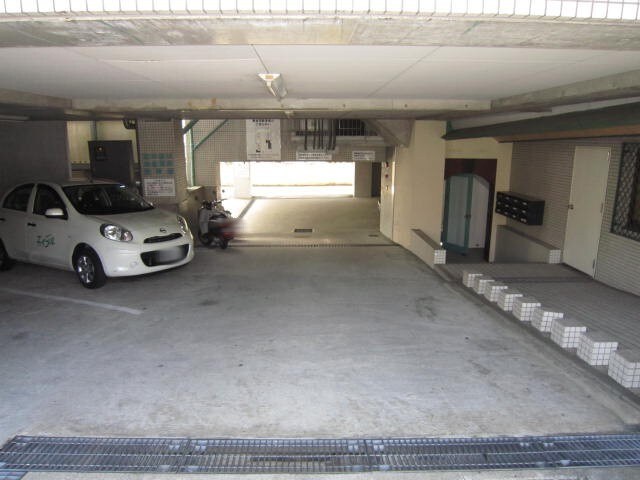 物件外観写真4　(駐車場)