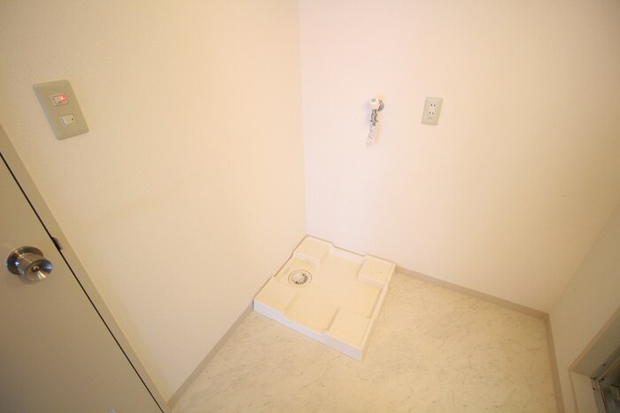 物件内観写真16　(洗濯機置場)