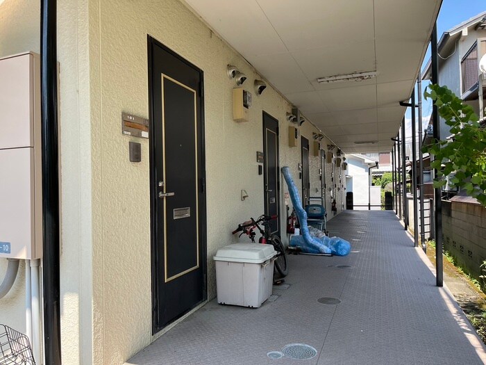 物件外観写真2　(エントランス部分)