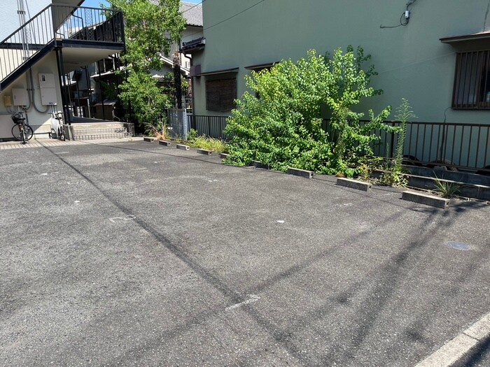 物件外観写真6　(駐車場)