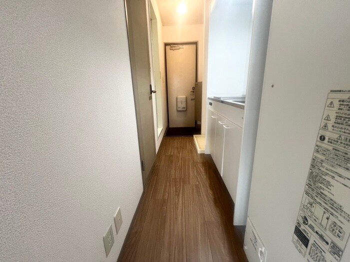 物件内観写真11　(廊下)
