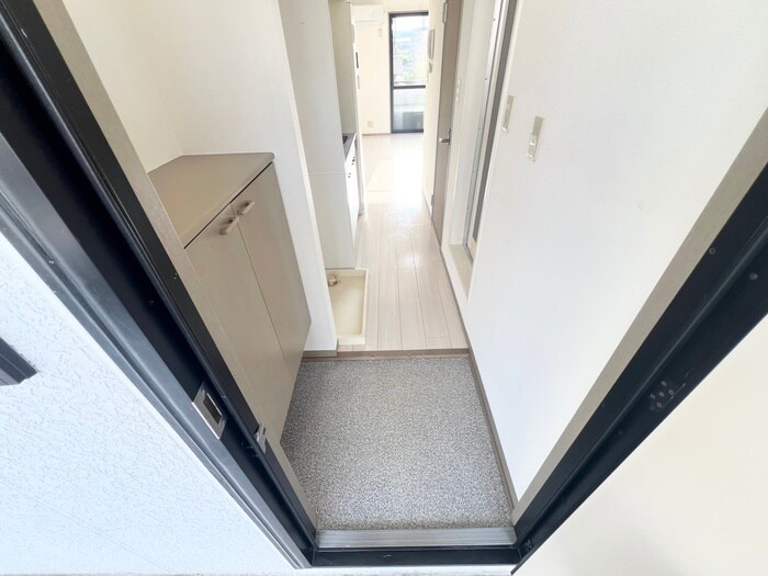 物件内観写真12　(玄関)