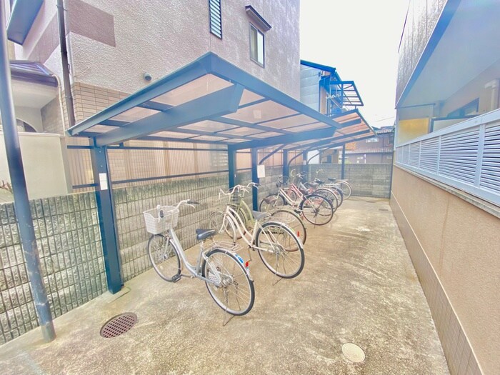 物件外観写真4　(駐輪場)