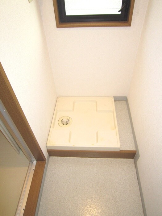 物件内観写真12　(洗濯機置場)