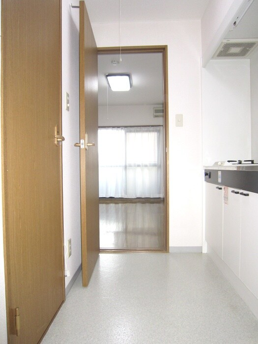 物件内観写真13　(玄関)