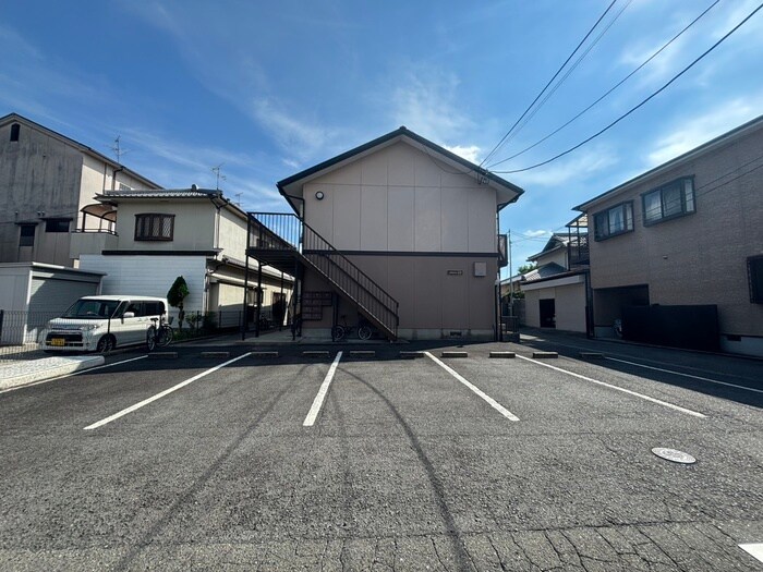 物件外観写真2　(駐車場)