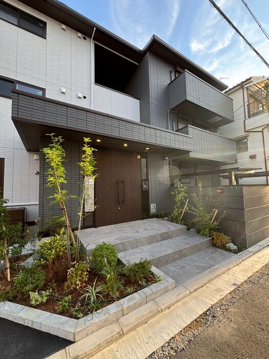 物件外観写真2　(エントランス部分)