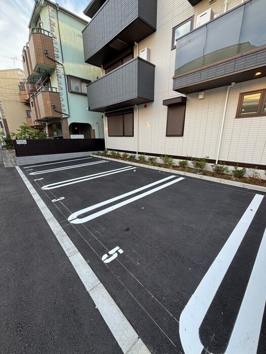 物件外観写真4　(駐車場)