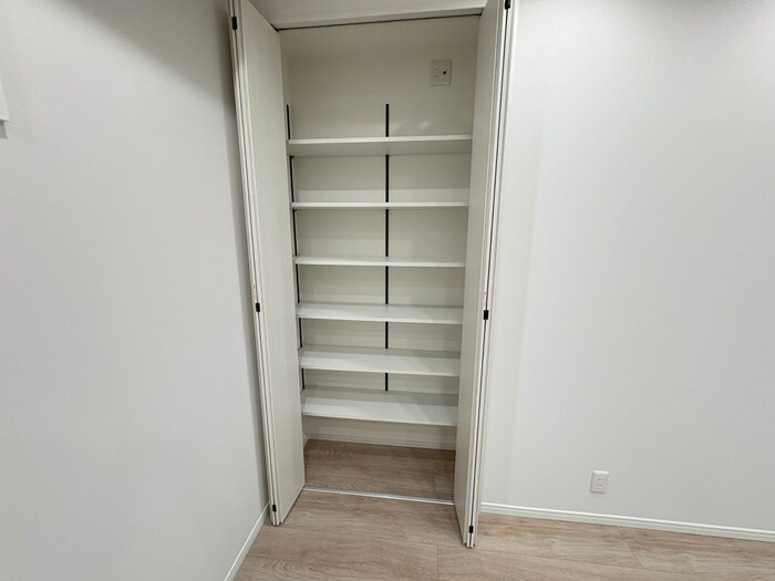 物件内観写真16　(収納)