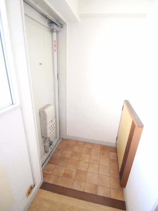 物件内観写真13　(玄関)