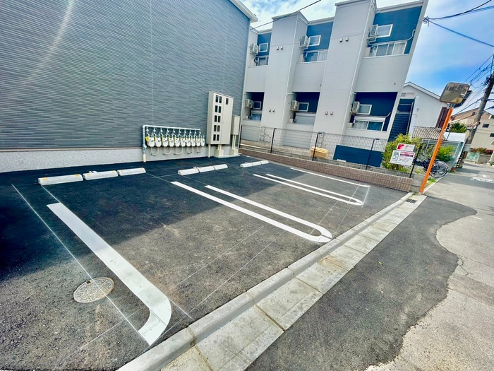 物件外観写真2　(駐車場)