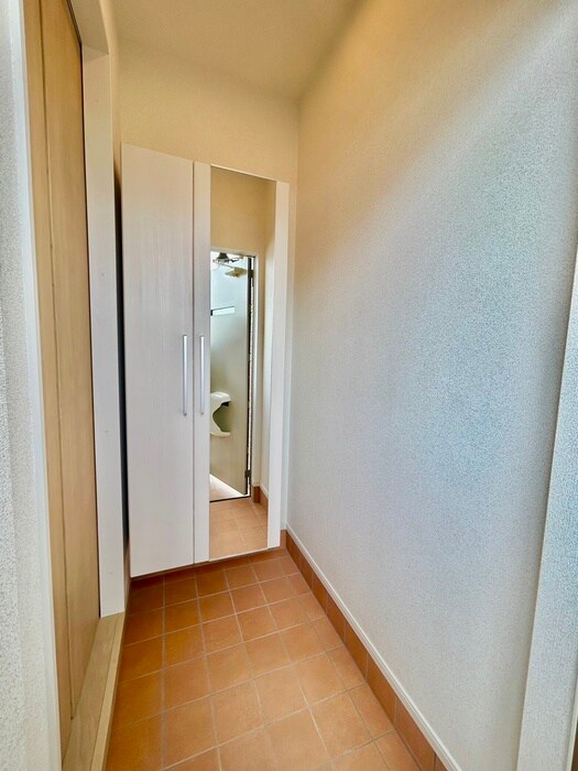 物件内観写真18　(玄関)