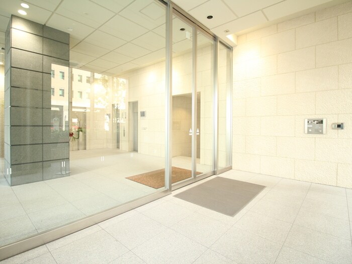 物件外観写真4　(エントランス部分)