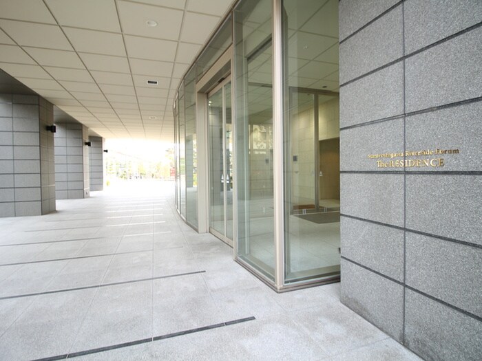 物件外観写真5　(エントランス部分)