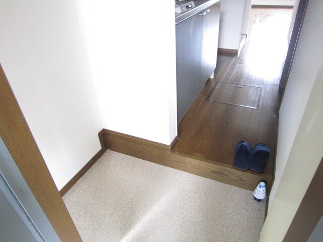 物件内観写真7　(玄関)