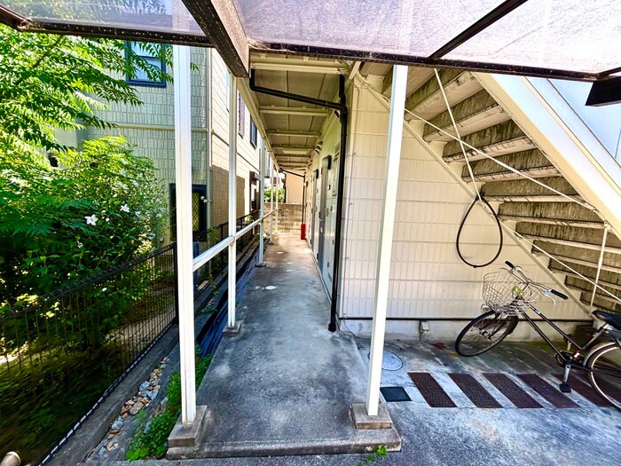 物件外観写真5　(エントランス部分)