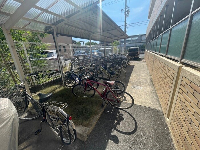 物件外観写真4　(駐輪場)