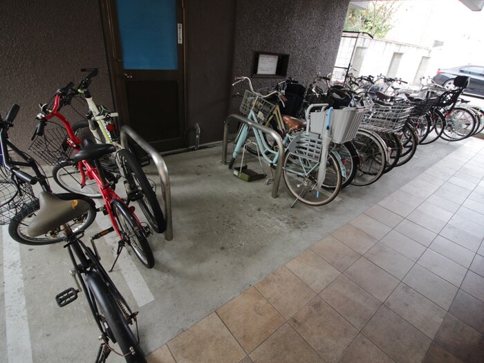 物件外観写真5　(駐輪場)