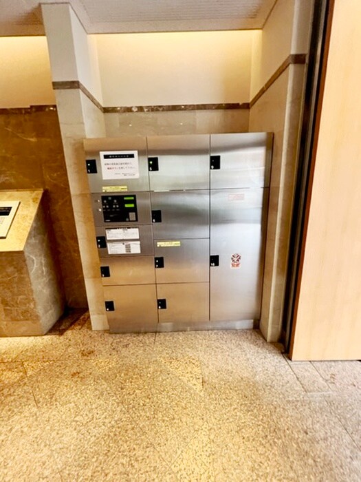 物件外観写真5　(エントランス部分)