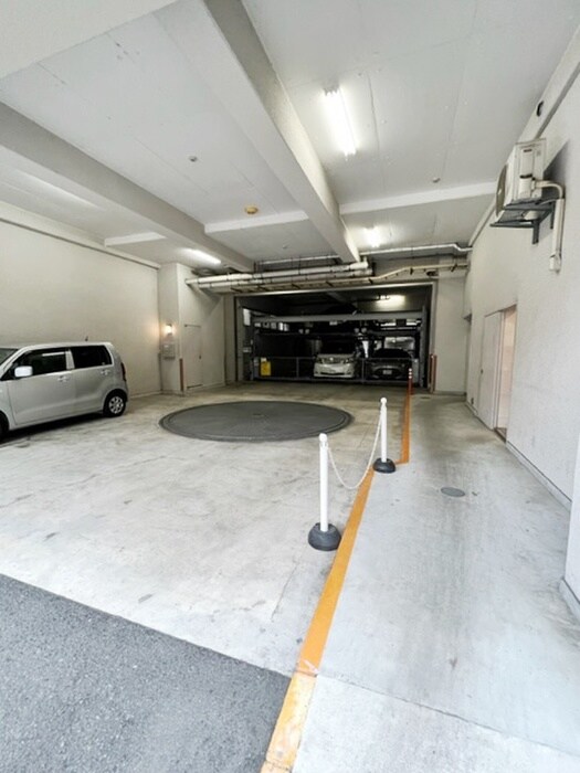 物件外観写真6　(駐車場)