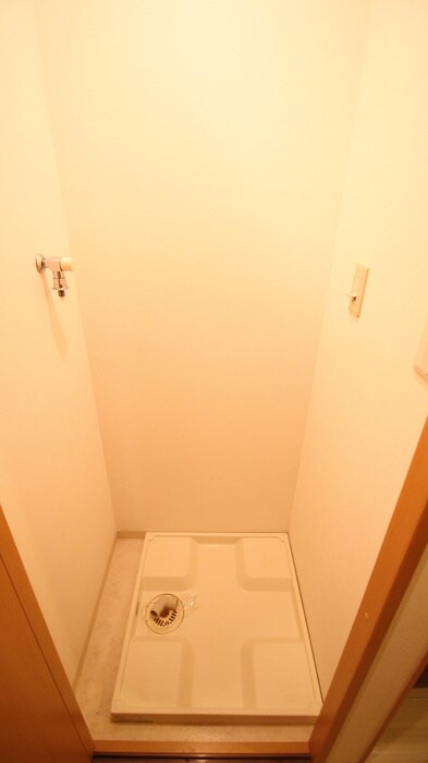 物件内観写真10　(洗濯機置場)