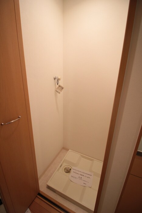 物件内観写真10　(洗濯機置場)