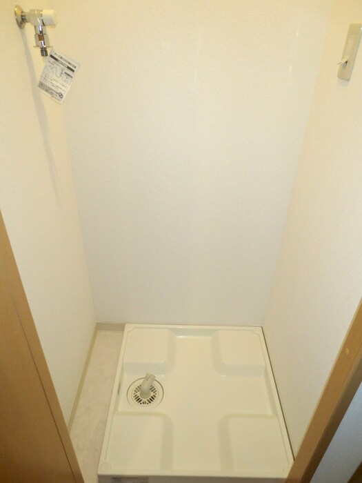 物件内観写真12　(洗濯機置場)