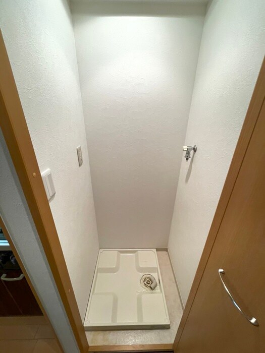 物件内観写真16　(洗濯機置場)