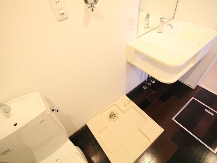 物件内観写真11　(洗濯機置場)