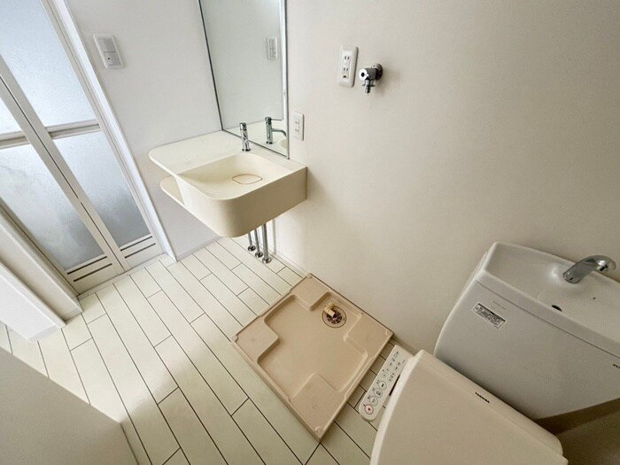 物件内観写真14　(洗濯機置場)