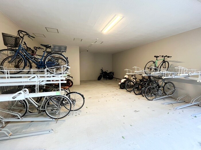 物件外観写真3　(駐輪場)