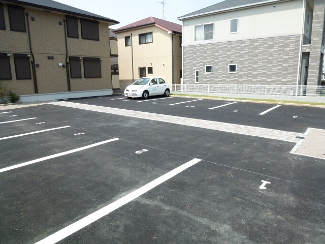 物件外観写真2　(駐車場)
