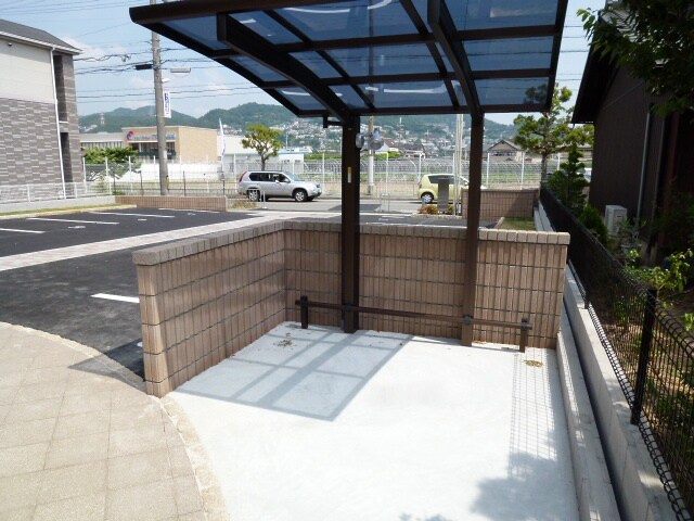 物件外観写真3　(駐輪場)