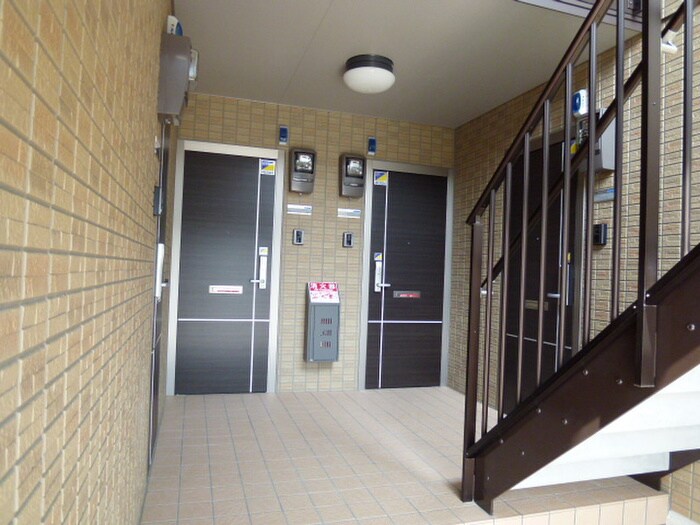 物件外観写真4　(エントランス部分)