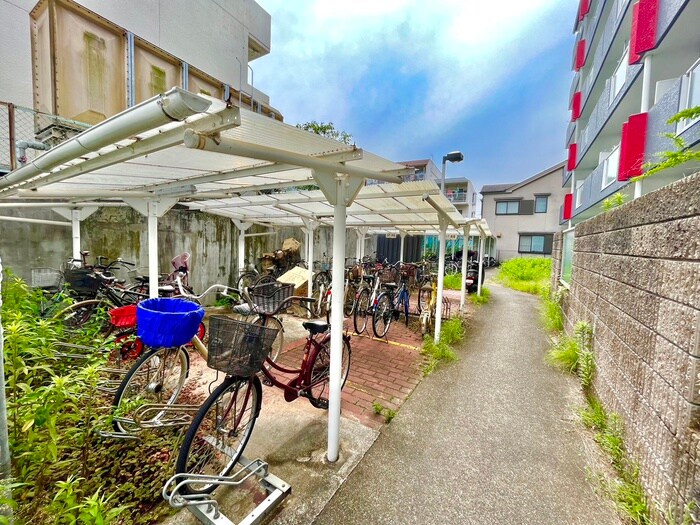 物件外観写真5　(駐輪場)