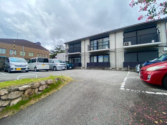 物件外観写真3　(駐車場)