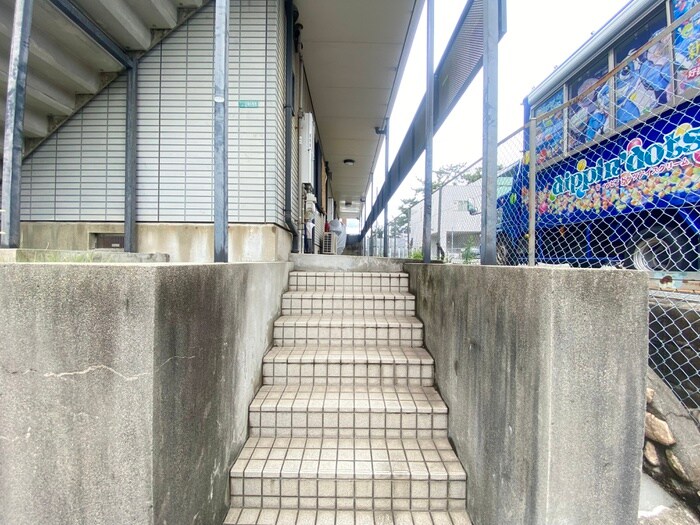 物件外観写真6　(エントランス部分)