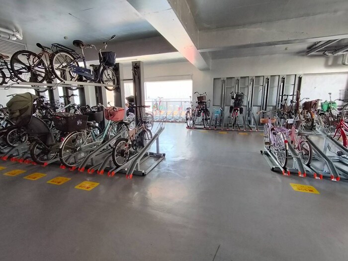 物件外観写真2　(駐輪場)