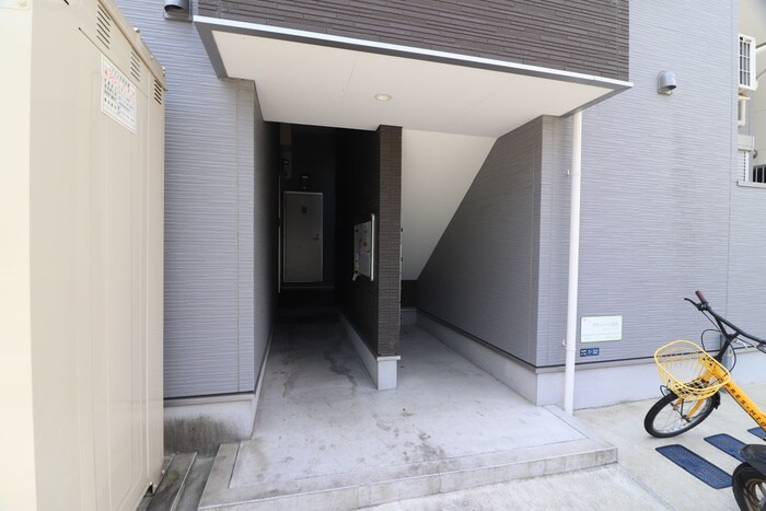 物件外観写真4　(エントランス部分)