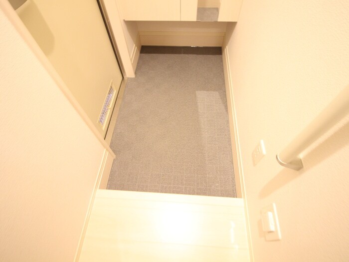 物件内観写真18　(玄関)