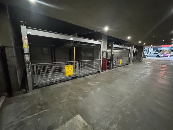 物件外観写真4　(駐車場)