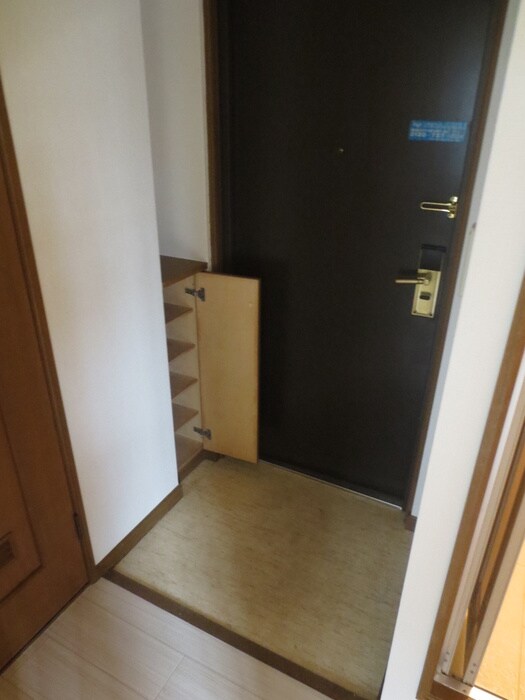 物件内観写真9　(玄関)