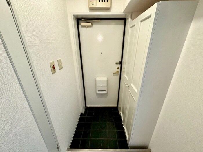 物件内観写真18　(玄関)