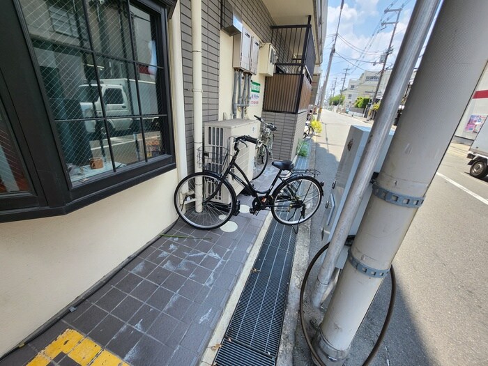 物件外観写真4　(駐輪場)