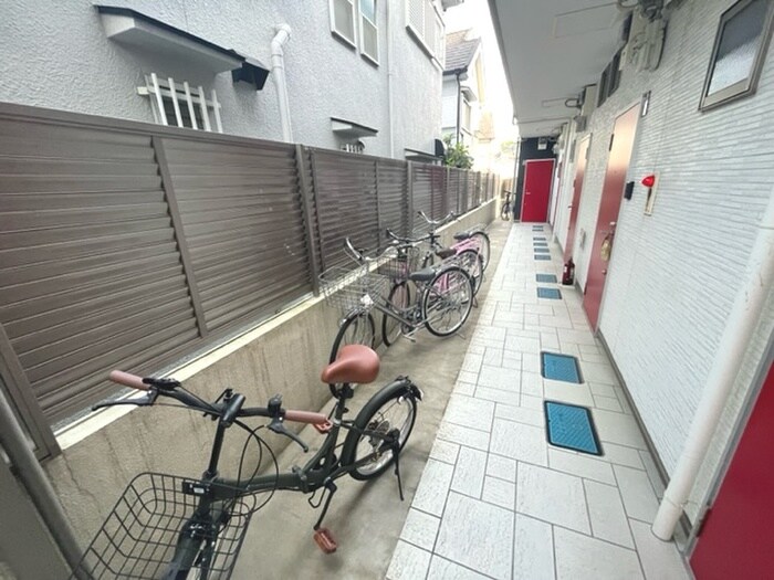 物件外観写真6　(駐輪場)