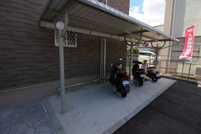 物件外観写真2　(駐輪場)